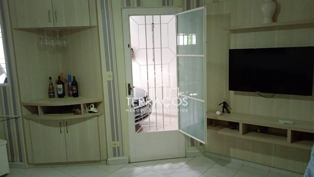 Casa à venda com 3 quartos, 199m² - Foto 2