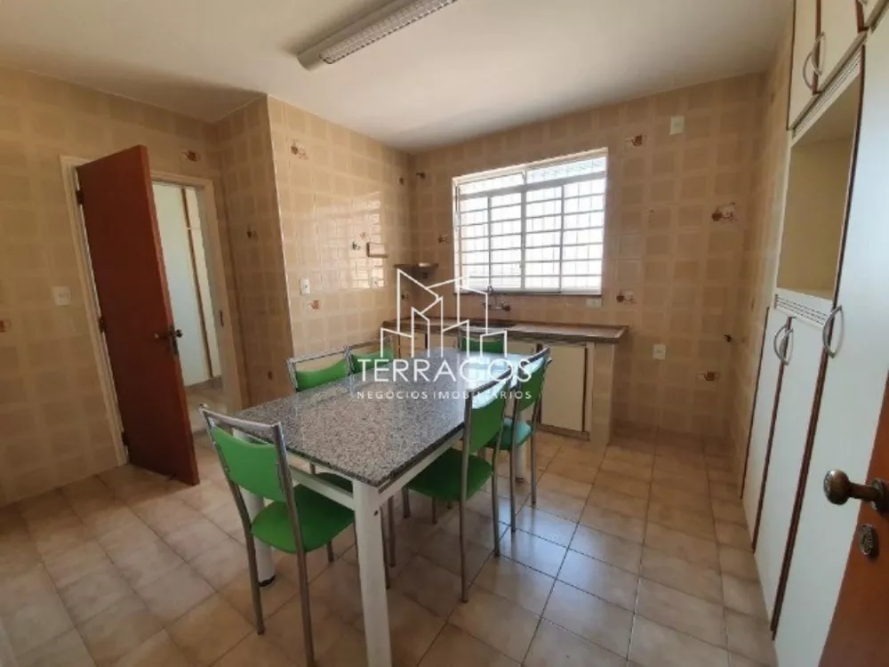 Casa à venda com 3 quartos, 207m² - Foto 8