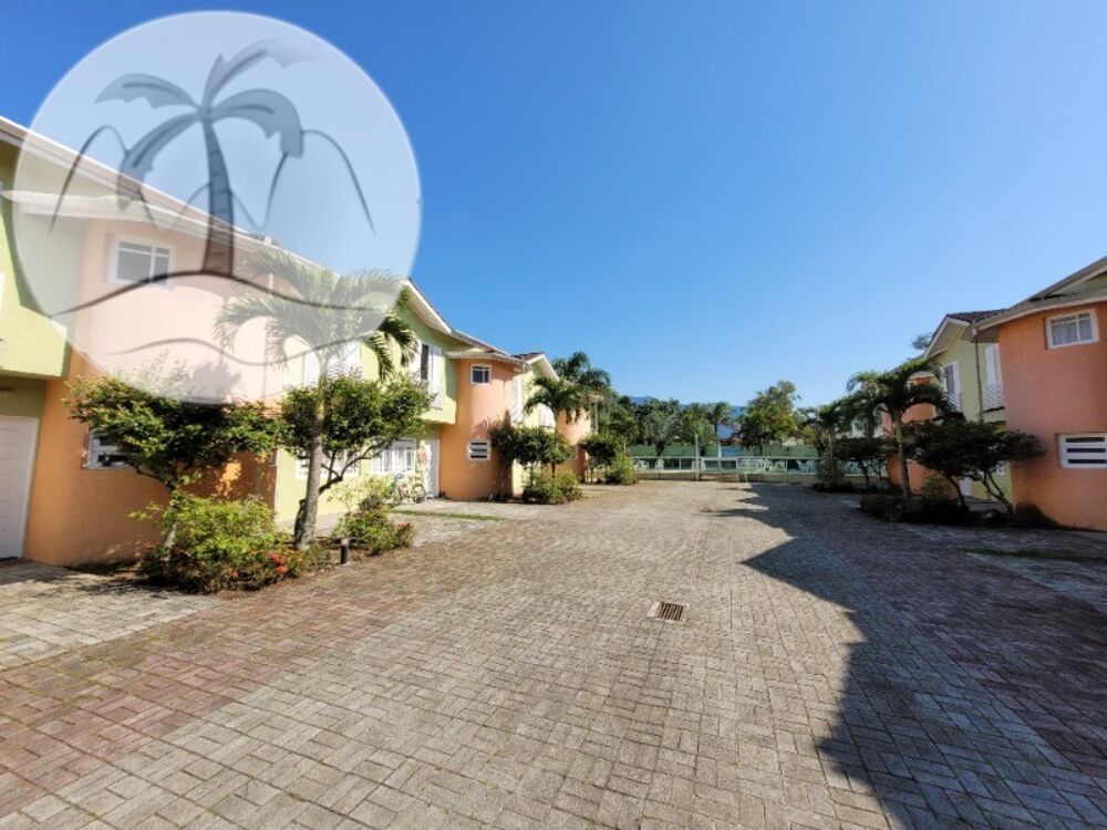 Casa à venda com 2 quartos, 70m² - Foto 1