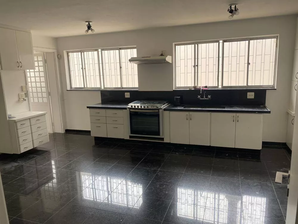 Casa à venda e aluguel com 4 quartos, 450m² - Foto 2