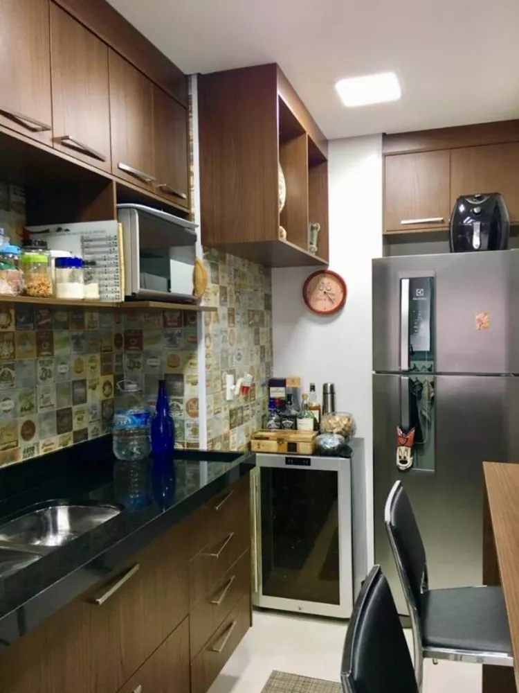 Apartamento à venda com 2 quartos, 70m² - Foto 1