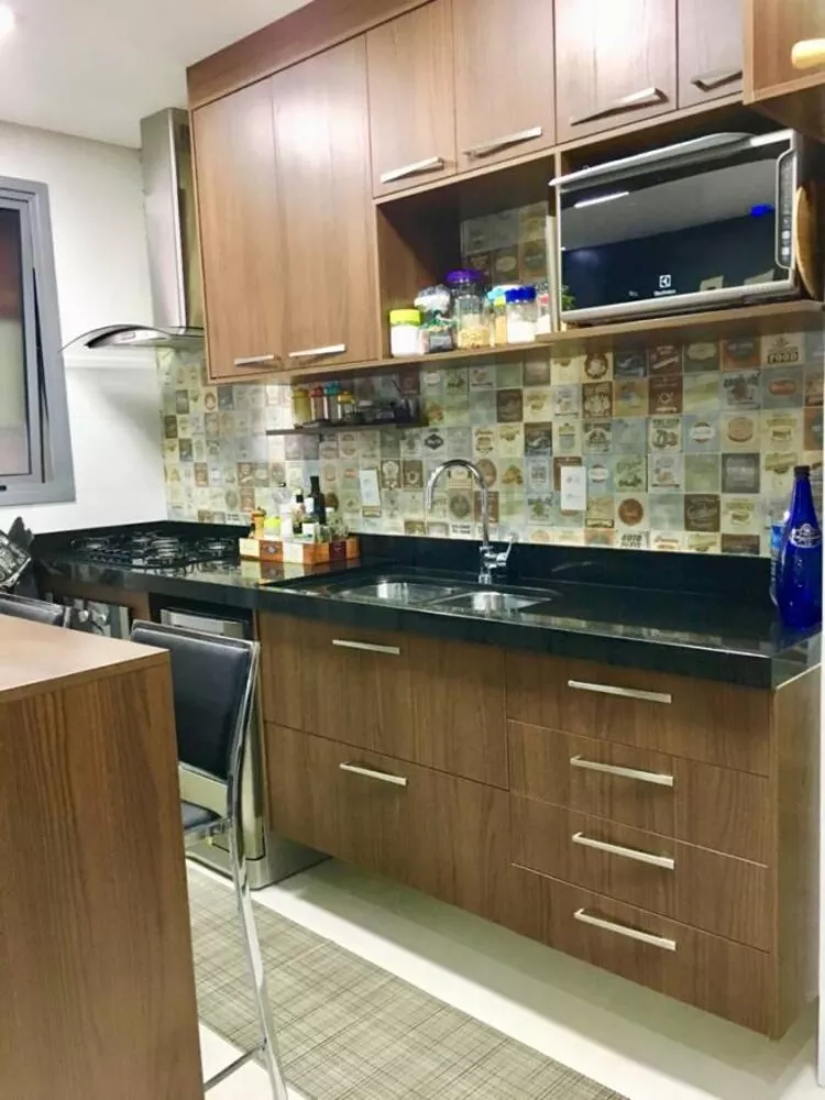 Apartamento à venda com 2 quartos, 70m² - Foto 2