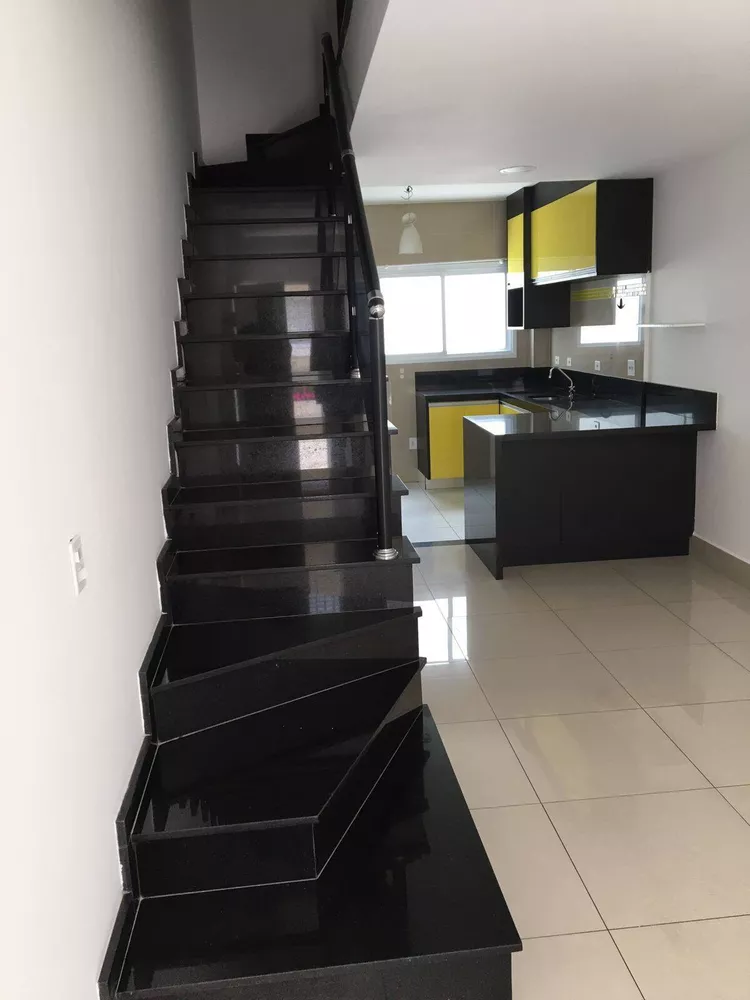 Sobrado à venda com 2 quartos, 66m² - Foto 1