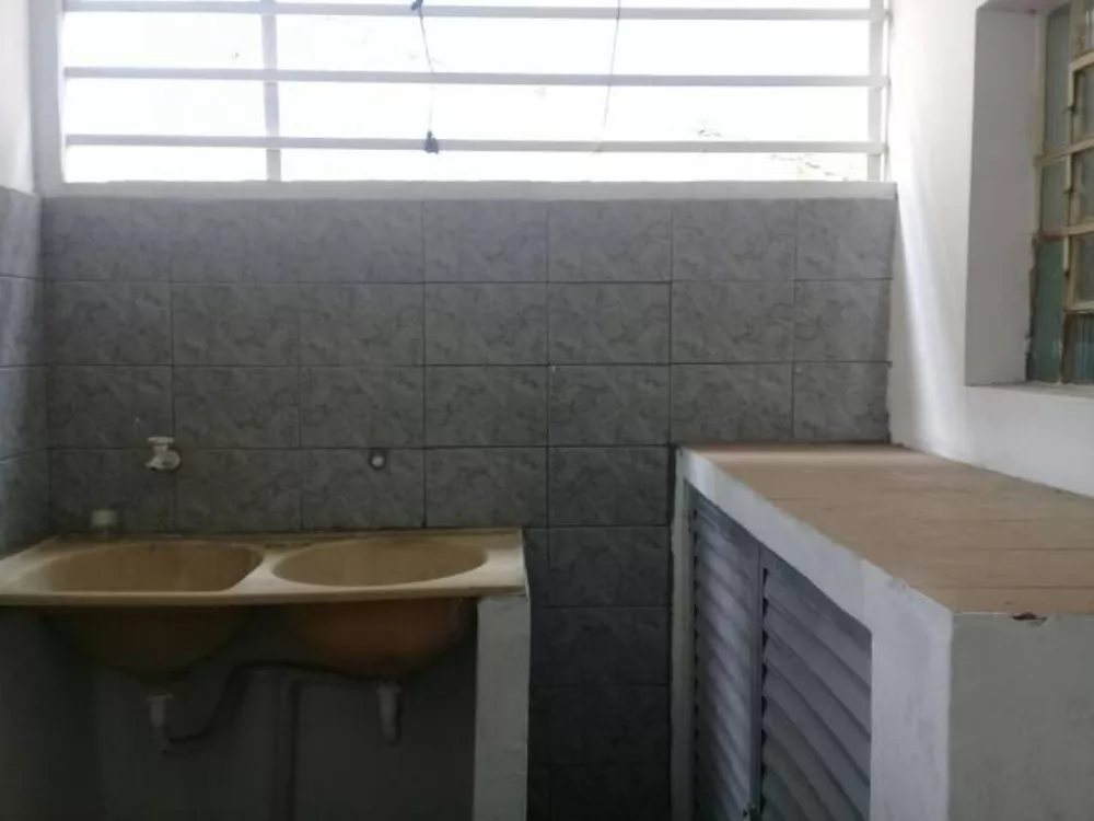 Sobrado à venda com 3 quartos, 225m² - Foto 2