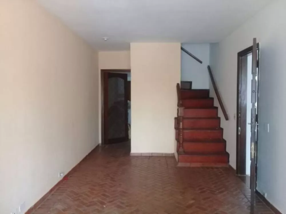 Sobrado à venda com 3 quartos, 225m² - Foto 1