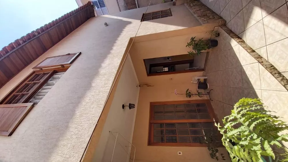 Sobrado à venda com 3 quartos, 304m² - Foto 1