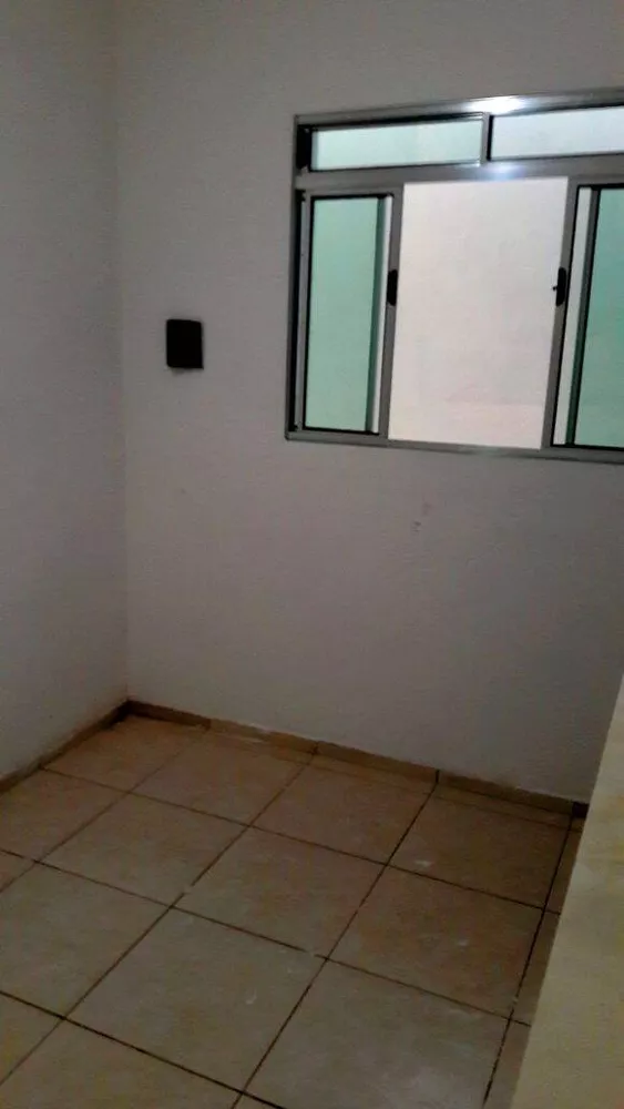 Casa para alugar com 1 quarto, 30m² - Foto 2