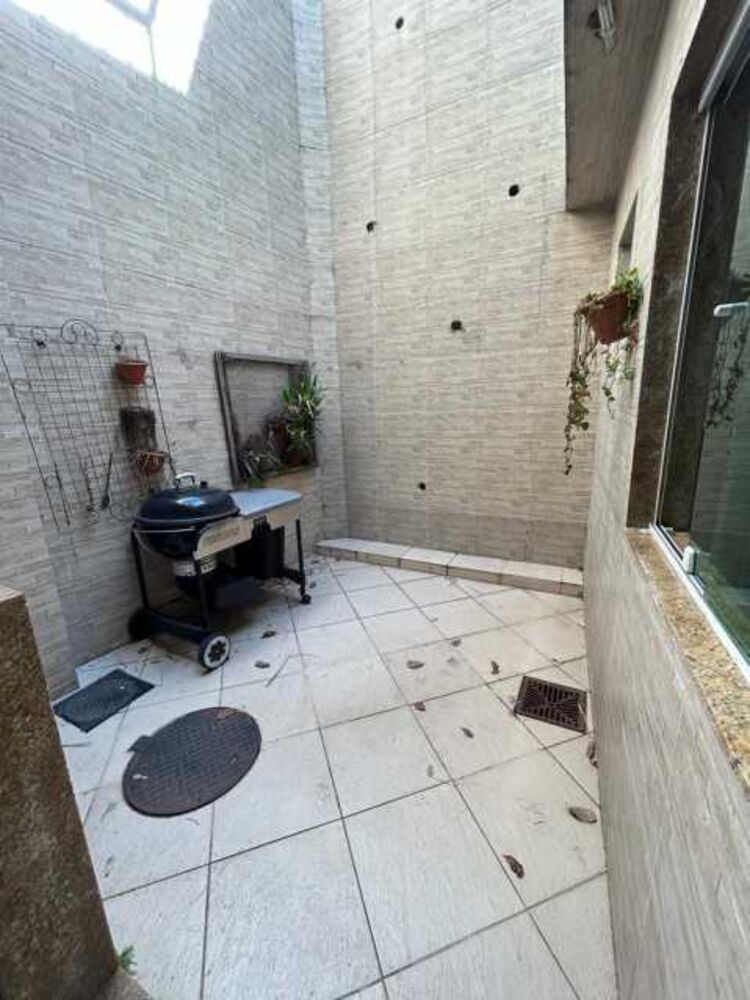 Casa à venda com 4 quartos, 400m² - Foto 2