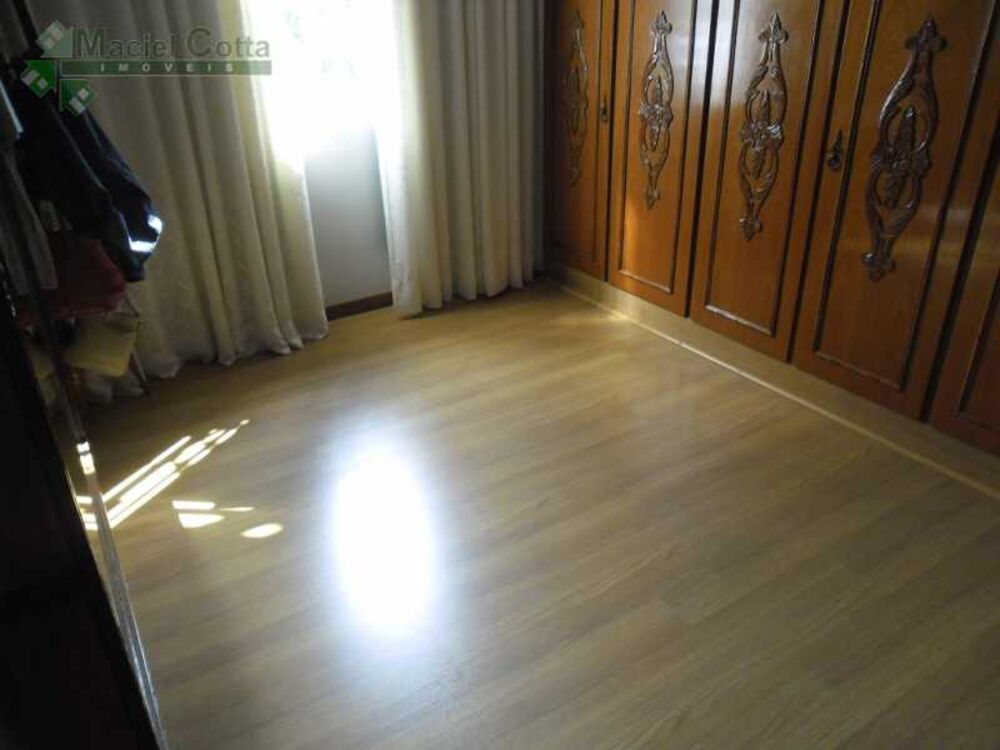 Casa, 5 quartos, 260 m² - Foto 1