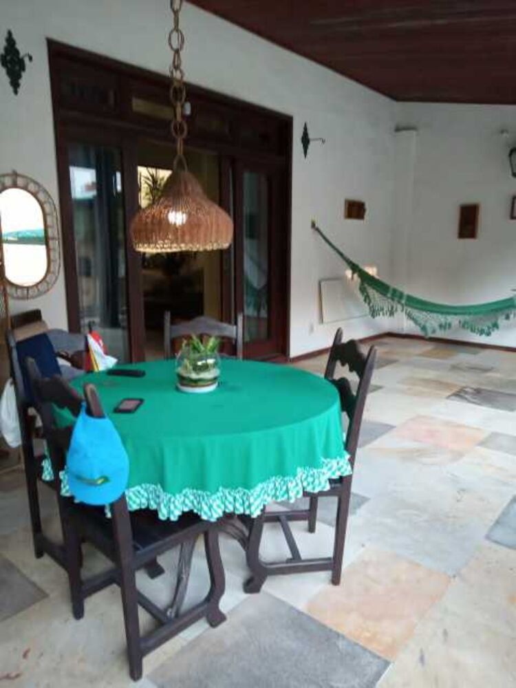 Casa à venda com 4 quartos, 248m² - Foto 1