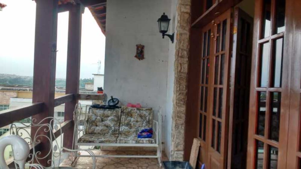 Casa à venda com 3 quartos, 360m² - Foto 1