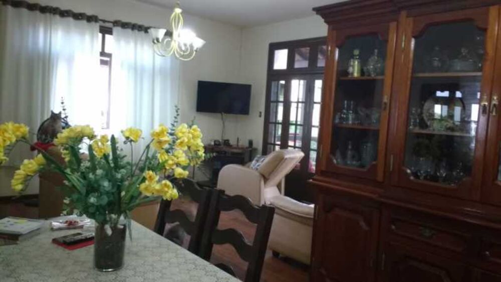 Casa à venda com 3 quartos, 360m² - Foto 4