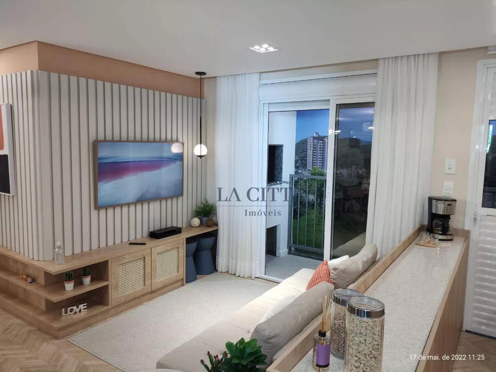 Apartamento à venda com 2 quartos, 62m² - Foto 1