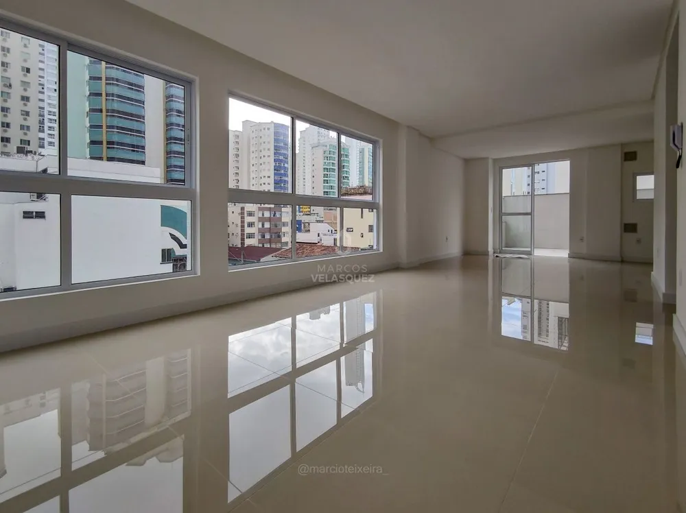 Apartamento, 3 quartos, 208 m² - Foto 1