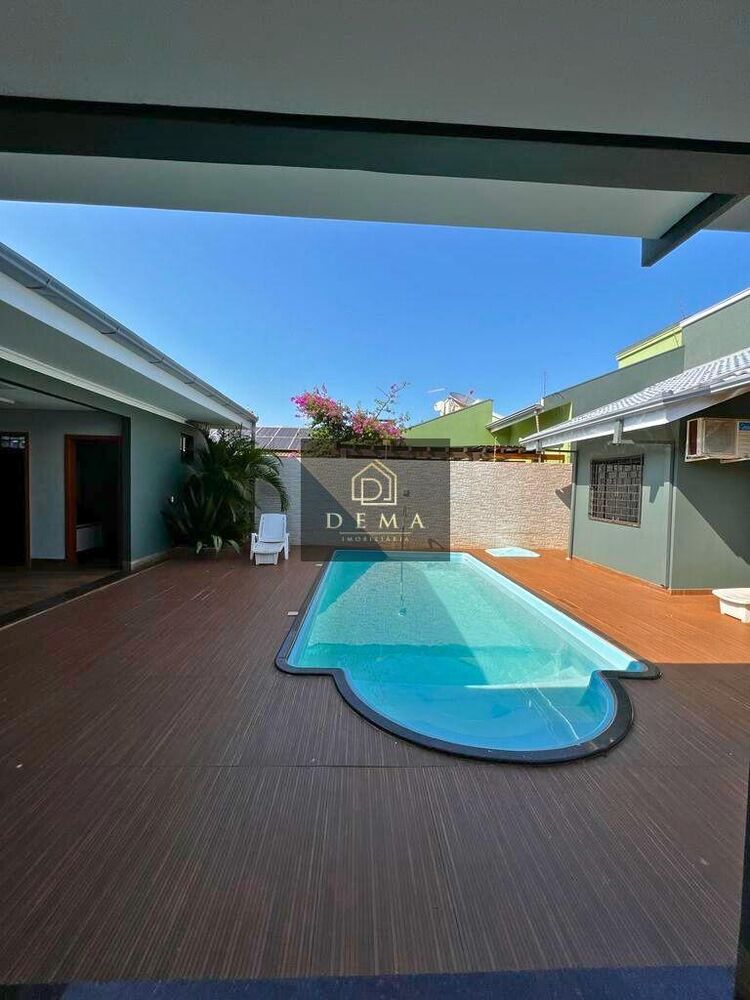 Casa à venda com 2 quartos, 81m² - Foto 1
