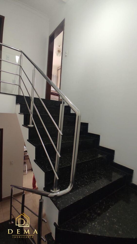 Sobrado à venda com 2 quartos, 194m² - Foto 9