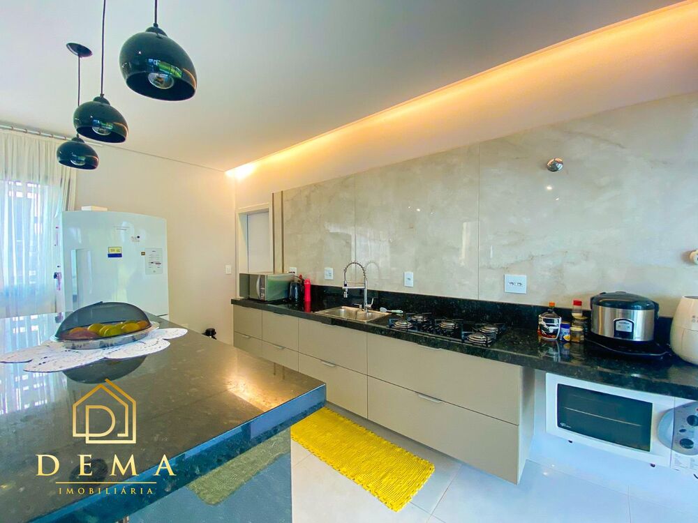 Casa à venda e aluguel com 3 quartos, 246m² - Foto 4