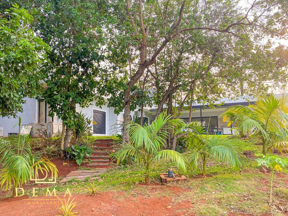Casa à venda e aluguel com 3 quartos, 246m² - Foto 3