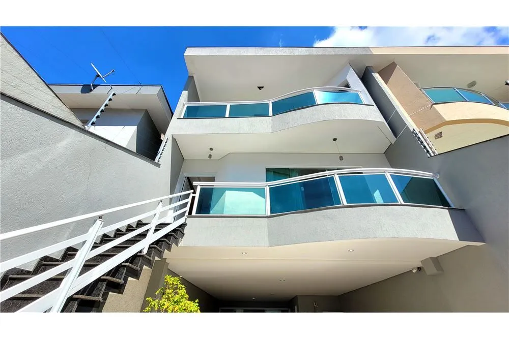 Sobrado, 3 quartos, 256 m² - Foto 1