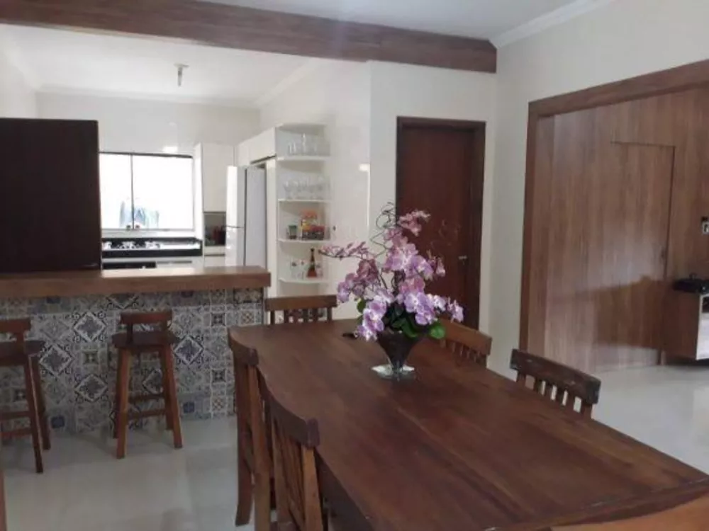 Casa à venda com 3 quartos, 300m² - Foto 4