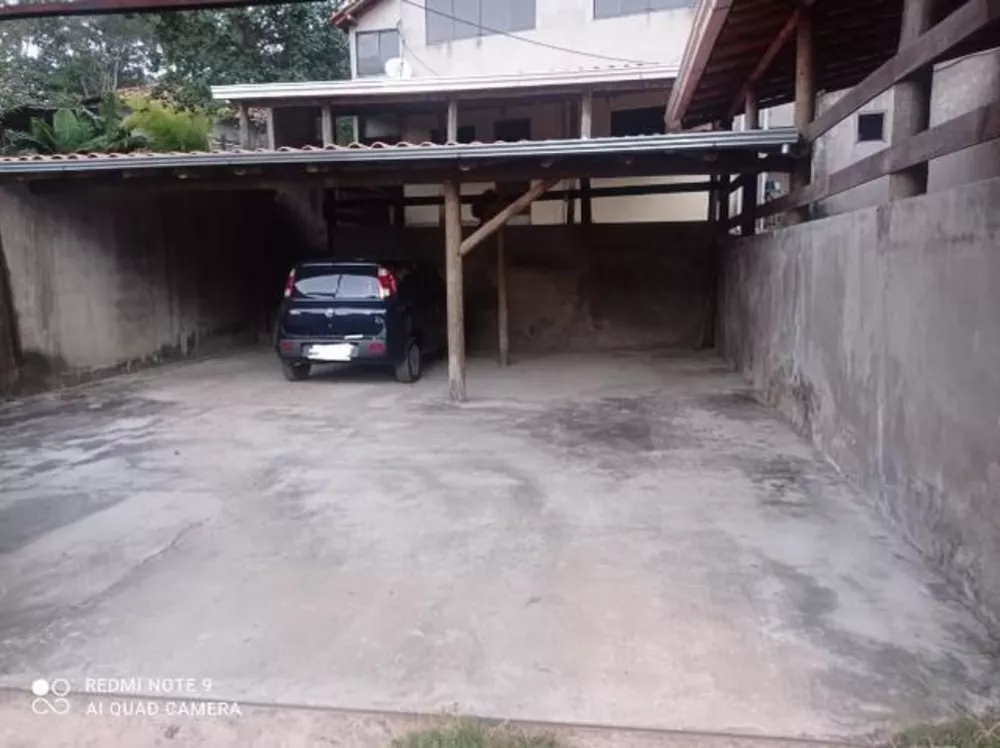 Casa à venda com 3 quartos, 300m² - Foto 1