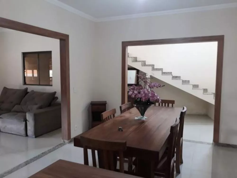 Casa à venda com 3 quartos, 300m² - Foto 3