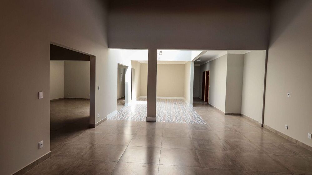 Casa de Condomínio à venda com 3 quartos, 2369m² - Foto 1