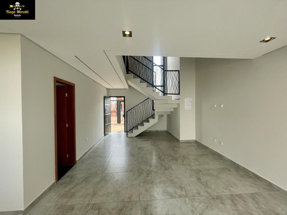 Casa à venda com 3 quartos, 200m² - Foto 1
