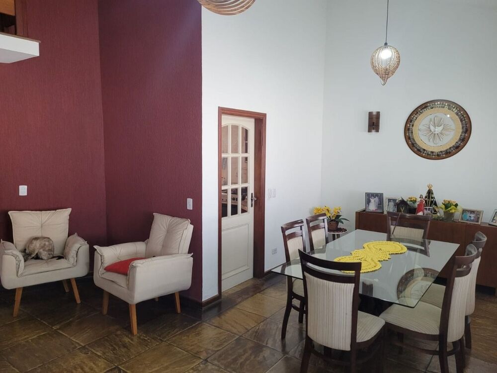 Casa à venda com 4 quartos, 140m² - Foto 2