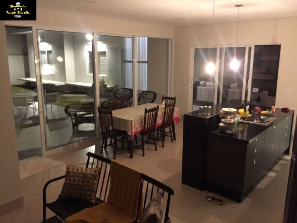 Casa de Condomínio à venda com 3 quartos, 261m² - Foto 1