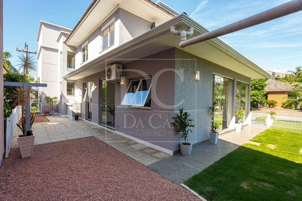 Sobrado, 3 quartos, 238 m² - Foto 1