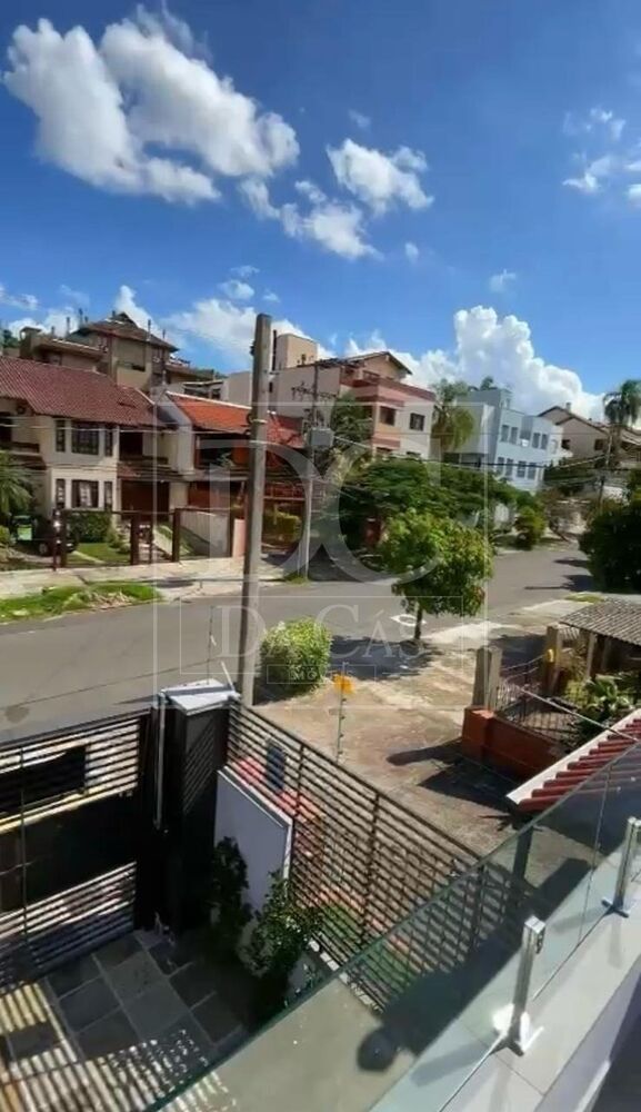 Casa à venda com 3 quartos, 197m² - Foto 1