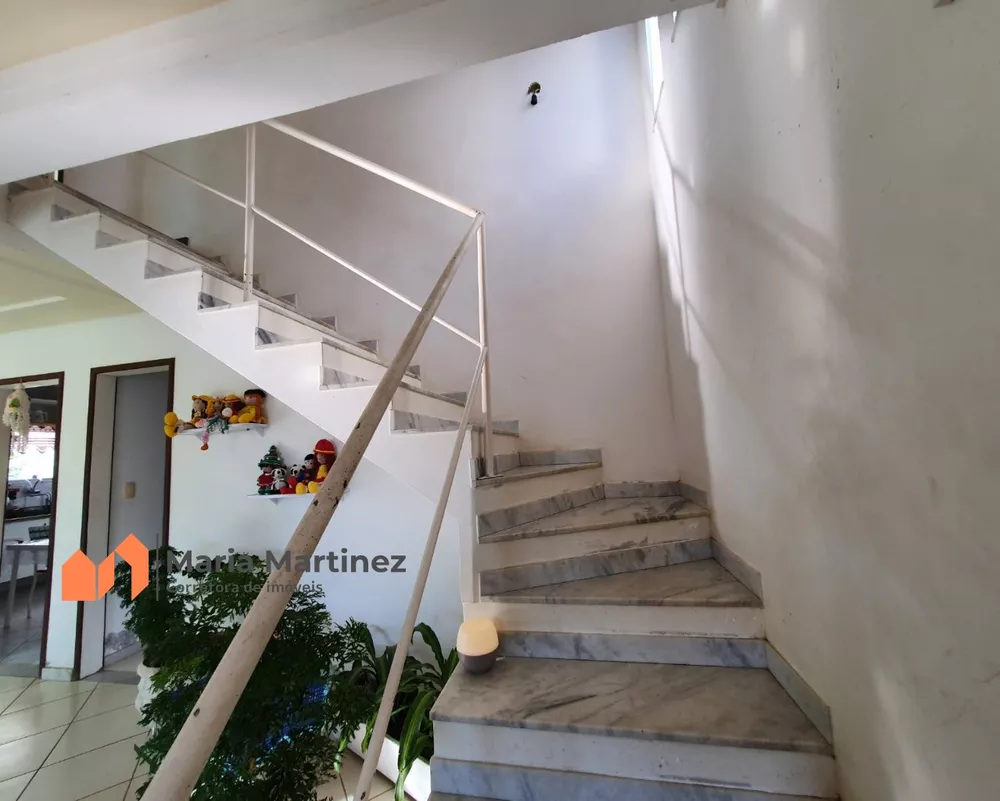 Casa à venda com 4 quartos, 200m² - Foto 4