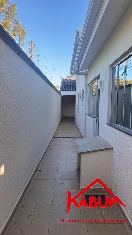 Casa à venda com 3 quartos, 250m² - Foto 2