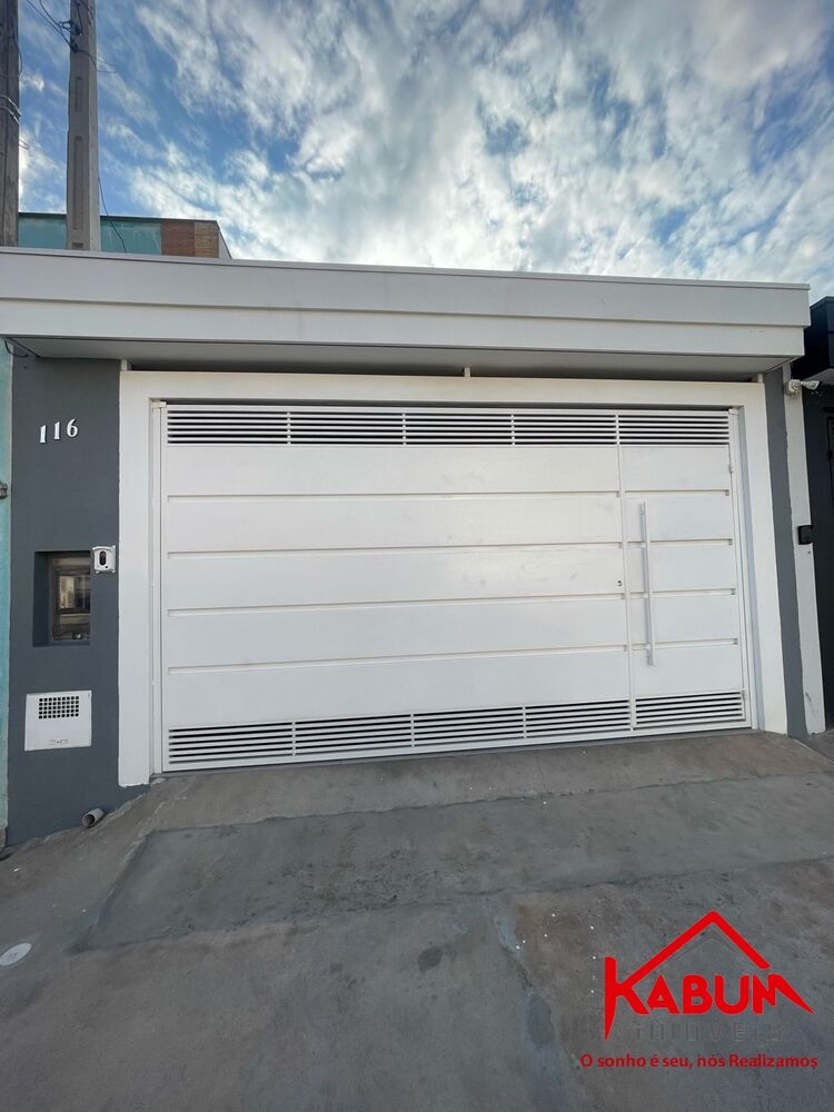 Casa à venda com 3 quartos, 137m² - Foto 1