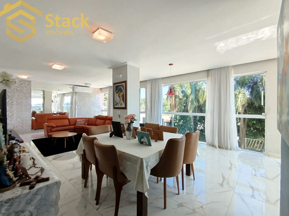 Casa à venda com 4 quartos, 310m² - Foto 4