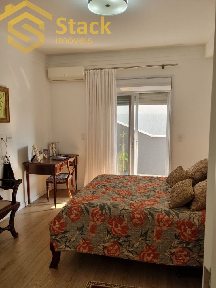 Chácara à venda com 3 quartos, 247m² - Foto 1