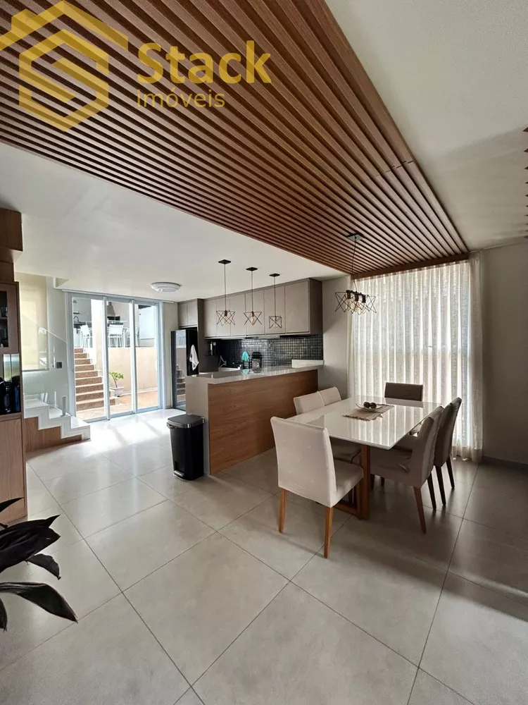 Casa, 4 quartos, 235 m² - Foto 2