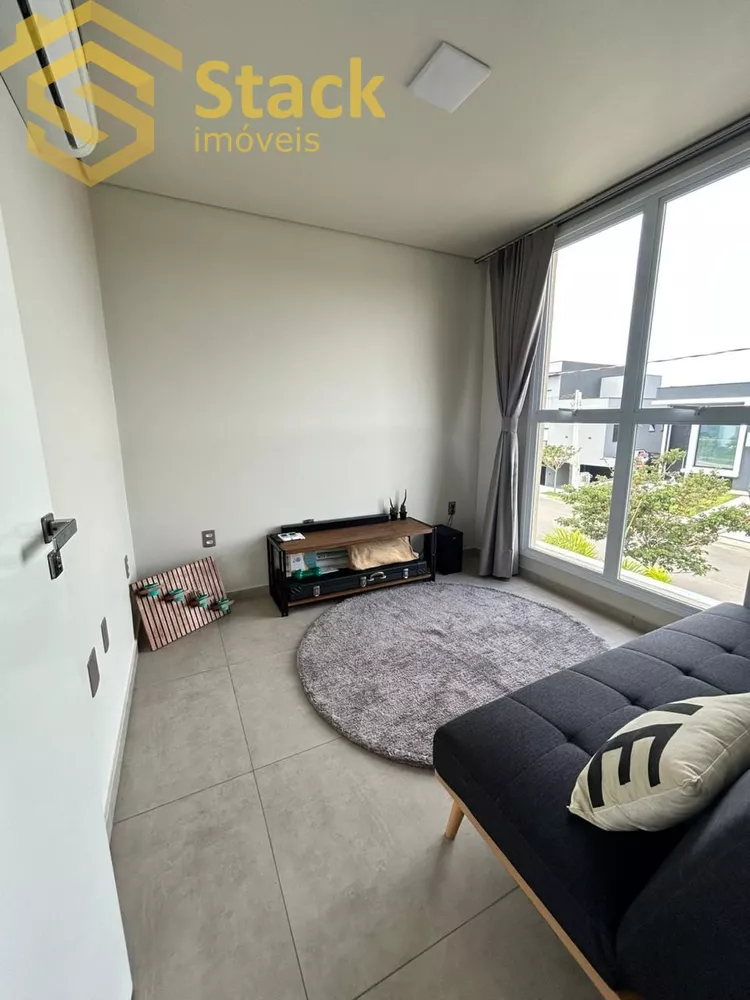 Casa, 4 quartos, 235 m² - Foto 1