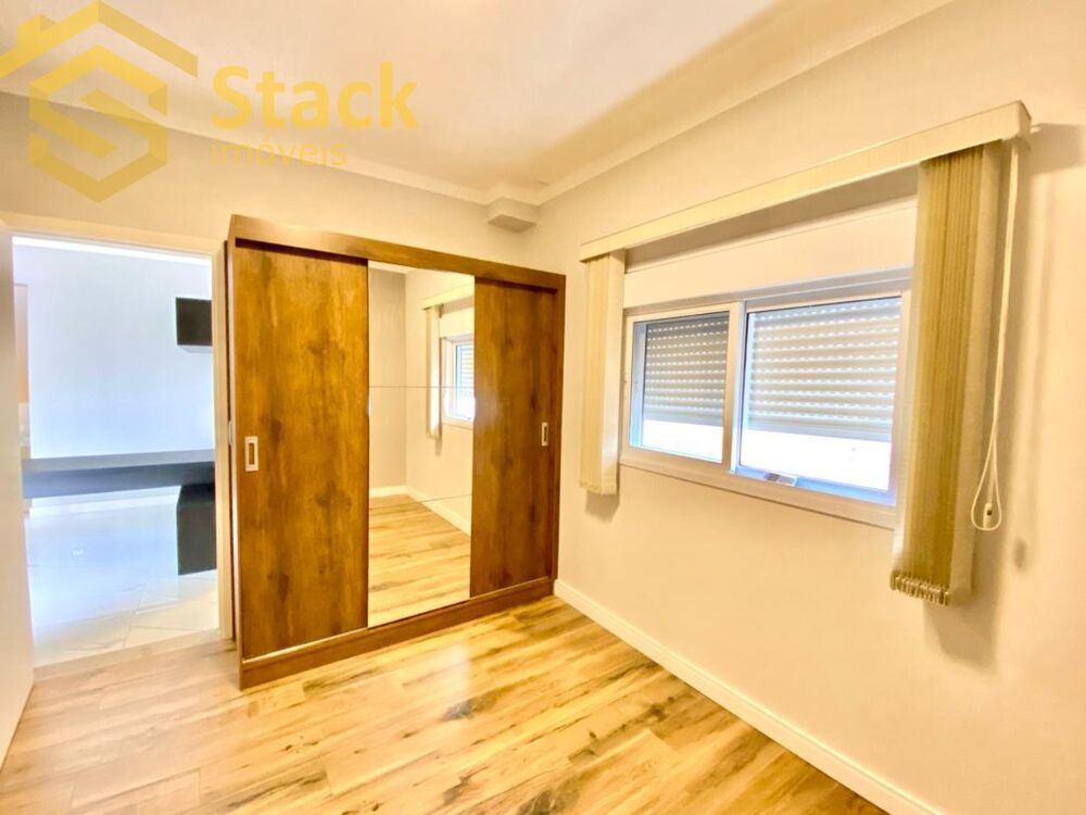 Casa à venda com 4 quartos, 246m² - Foto 2