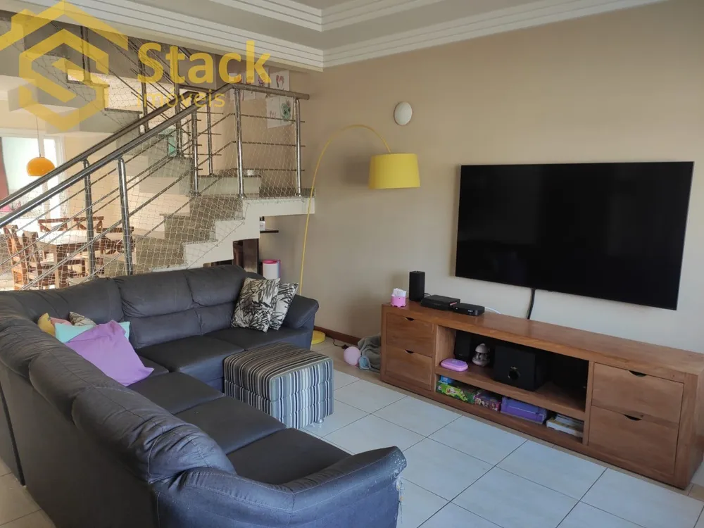 Casa, 4 quartos, 186 m² - Foto 1