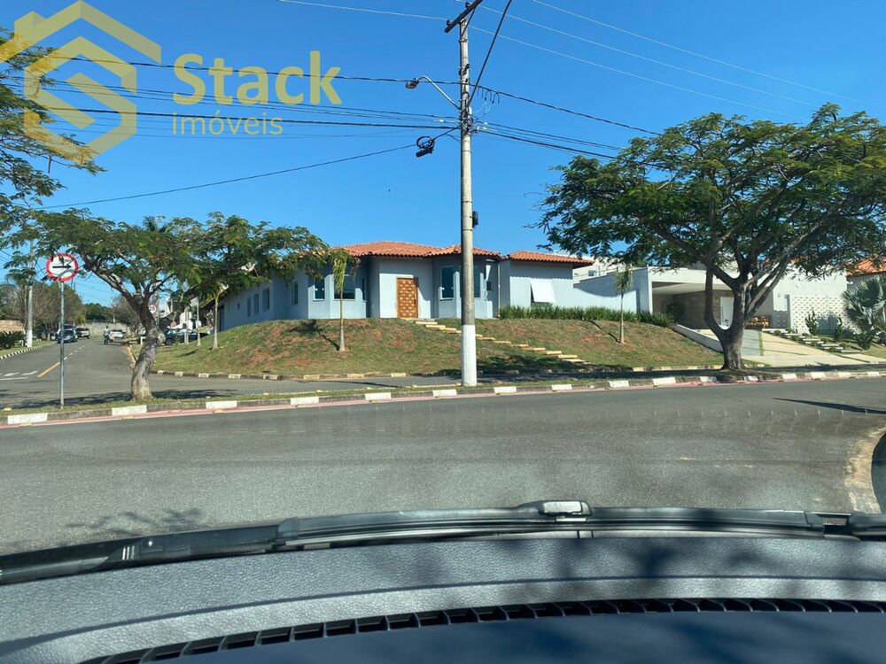 Casa à venda com 4 quartos, 320m² - Foto 1