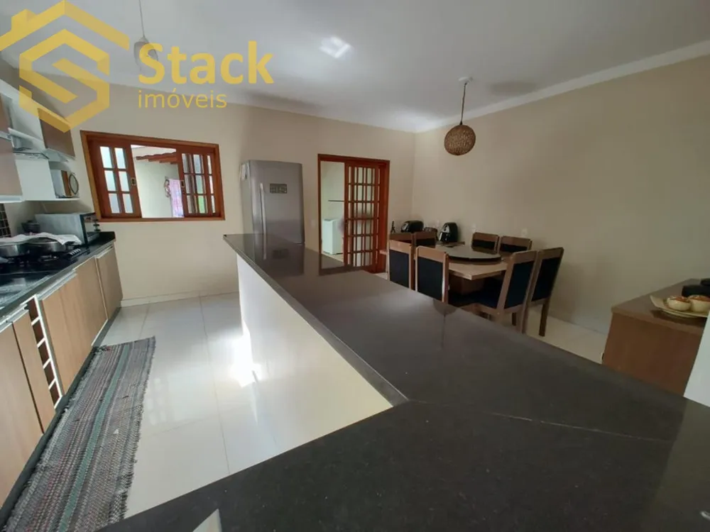 Casa, 3 quartos, 261 m² - Foto 1