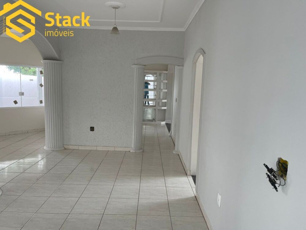 Casa, 4 quartos, 240 m² - Foto 1