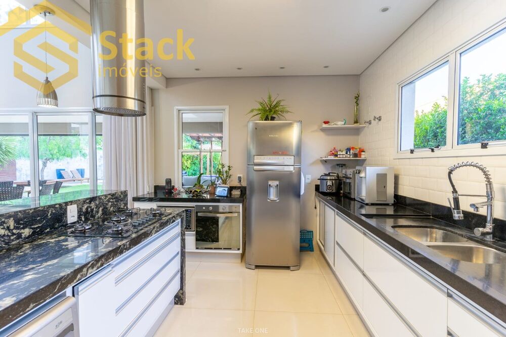 Casa à venda com 3 quartos, 313m² - Foto 10