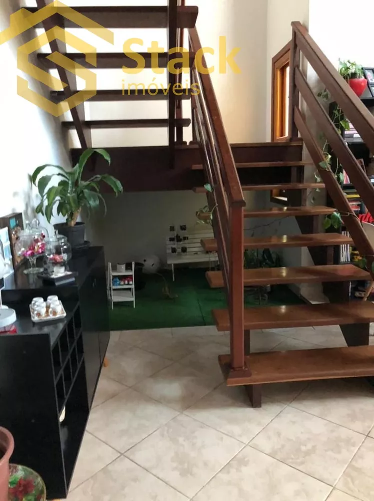 Casa à venda com 3 quartos, 336m² - Foto 2