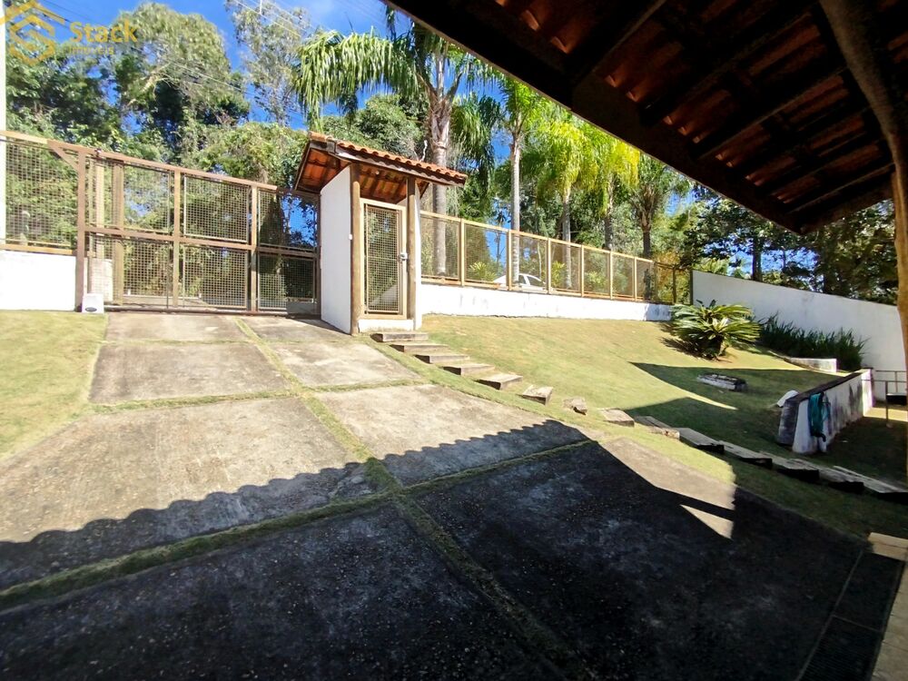 Casa à venda com 4 quartos, 321m² - Foto 1