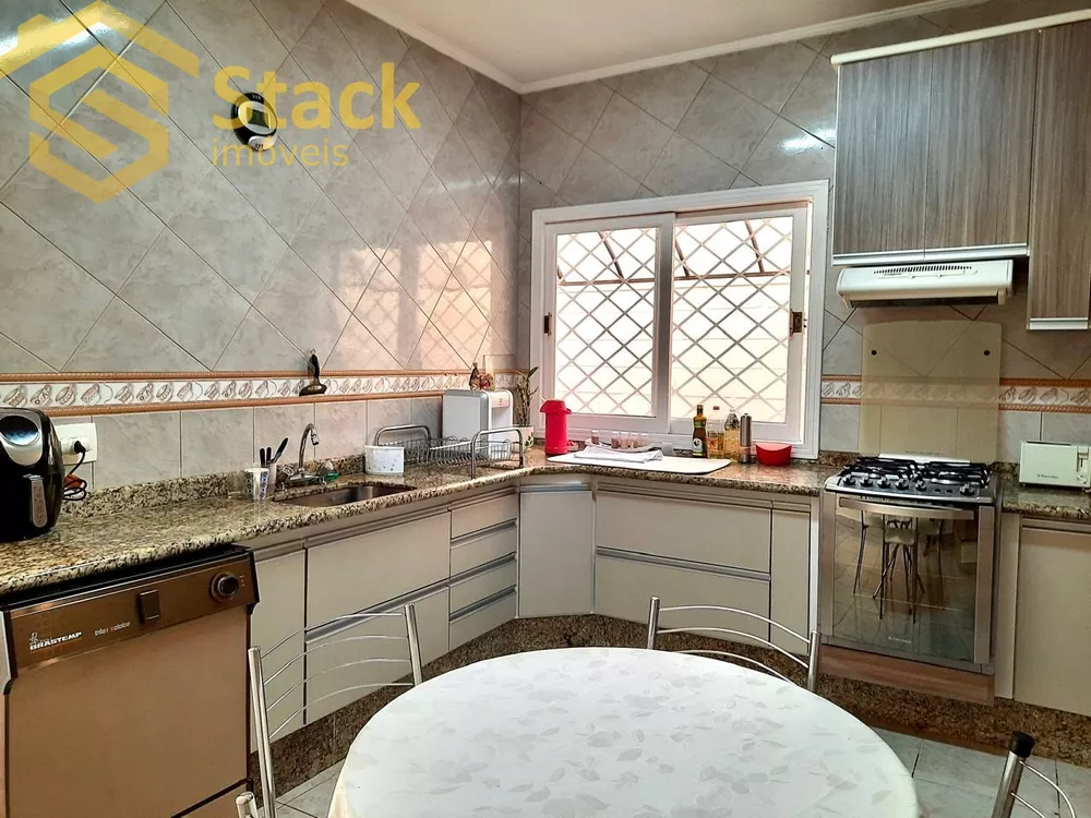 Casa, 3 quartos, 205 m² - Foto 3