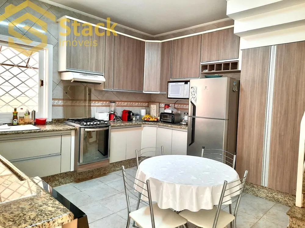 Casa, 3 quartos, 205 m² - Foto 6