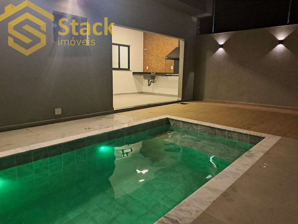 Casa à venda com 4 quartos, 250m² - Foto 2
